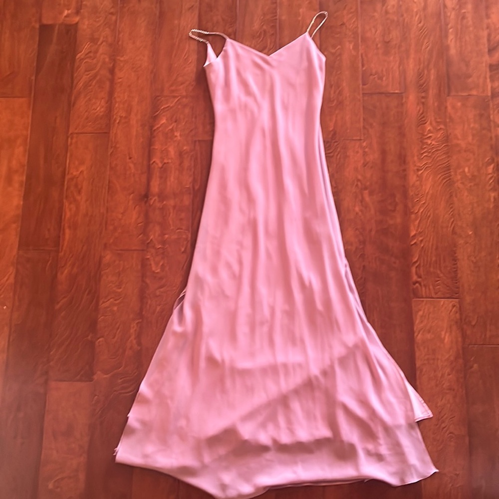 𝙿𝚒𝚗𝚔/𝚖𝚊𝚞𝚟𝚎 𝚌𝚘𝚕𝚘𝚛𝚎𝚍, 𝚏𝚕𝚘𝚘𝚛 𝚕𝚎𝚗𝚐𝚝𝚑 𝚍𝚛𝚎𝚜𝚜.